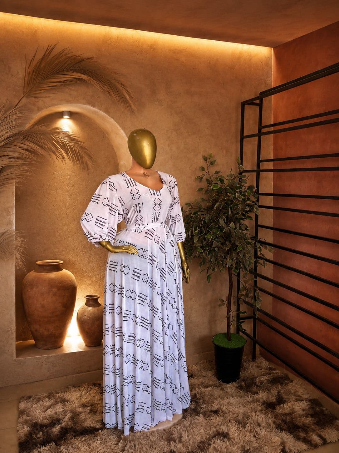 Robe Longue Blanche – Élégance Minimaliste, vue 1
